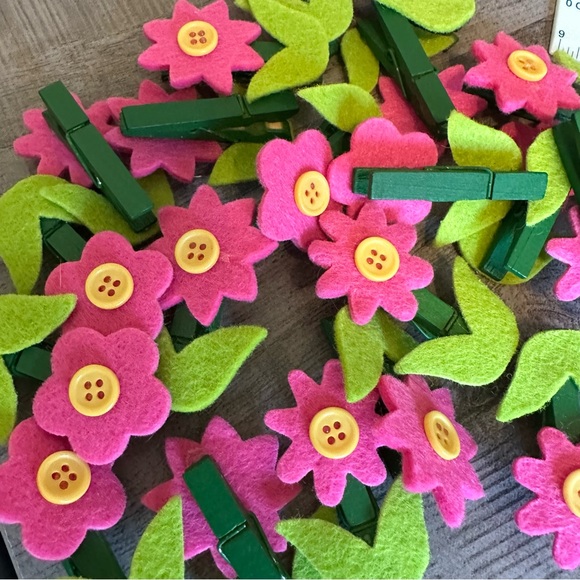 Green and Pink Flower Clothespins - Picture 4 of 5